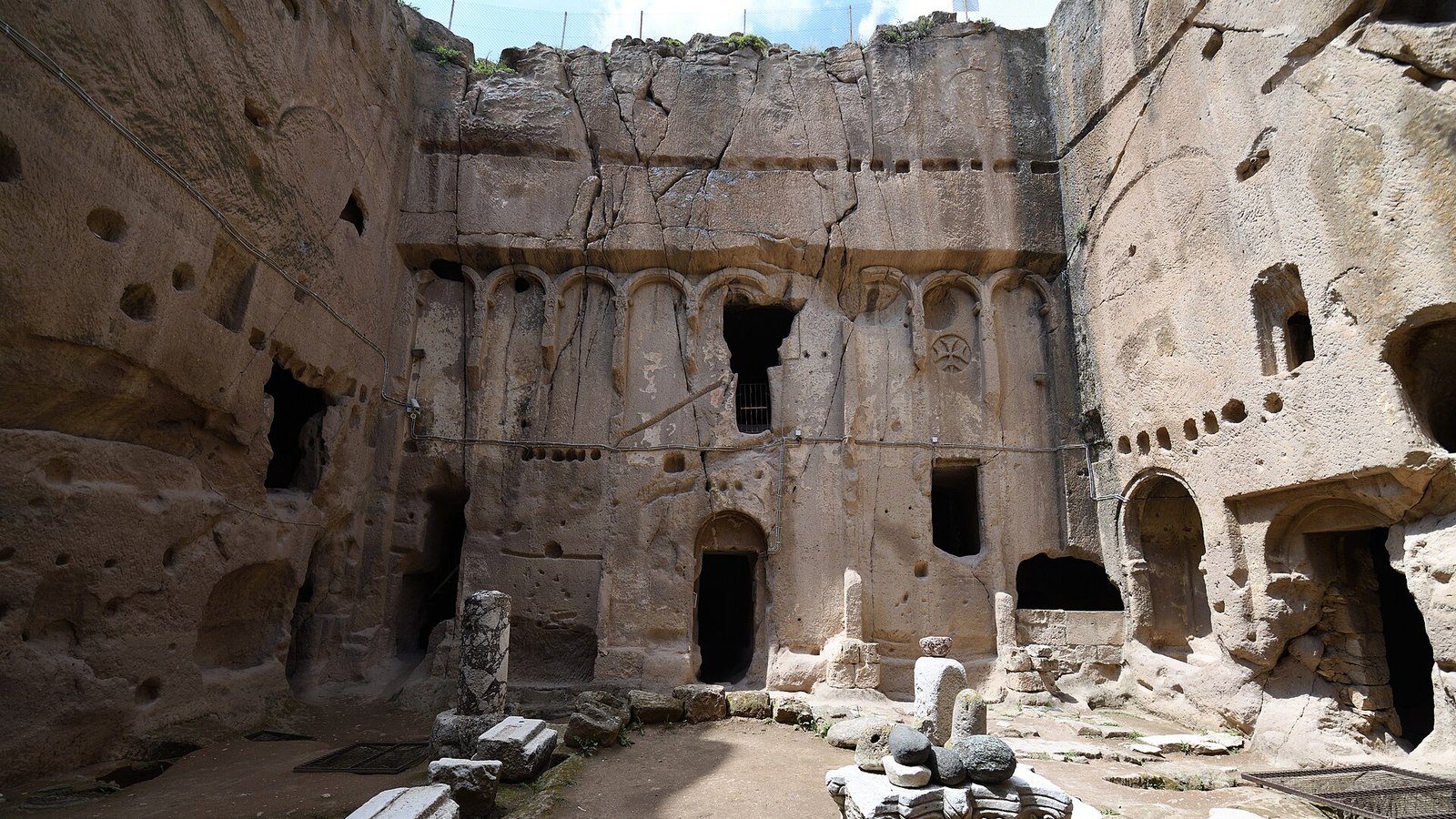 Gümüşler Manastırı